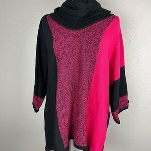 NWT Passports Womens Turtleneck Black and Pink 3/4 Sleeve Sweater Size M (8/10)